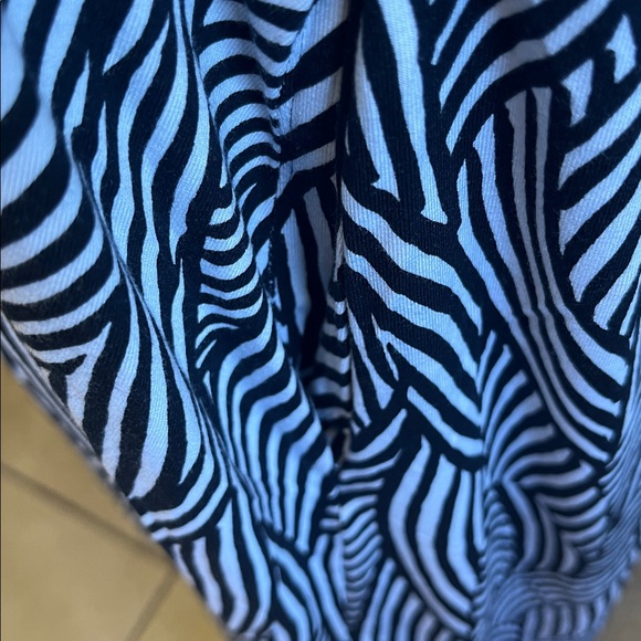Terra & Sky Zebra Print Top in Black and White - Picture 7 of 9